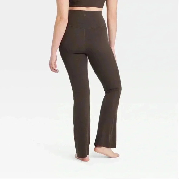 All in Motion Soft Ultra High-Rise Flare
Leggings - Dark Brown Size 1X - Picture 2 of 10